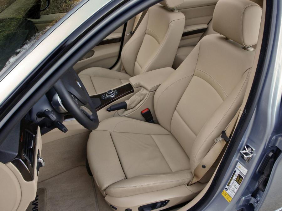  BMW 328i Sedan 2009 года  (US) (фото 4 из 8)